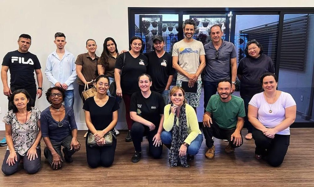 Grupo de participantes em oficina de conexão entre atores